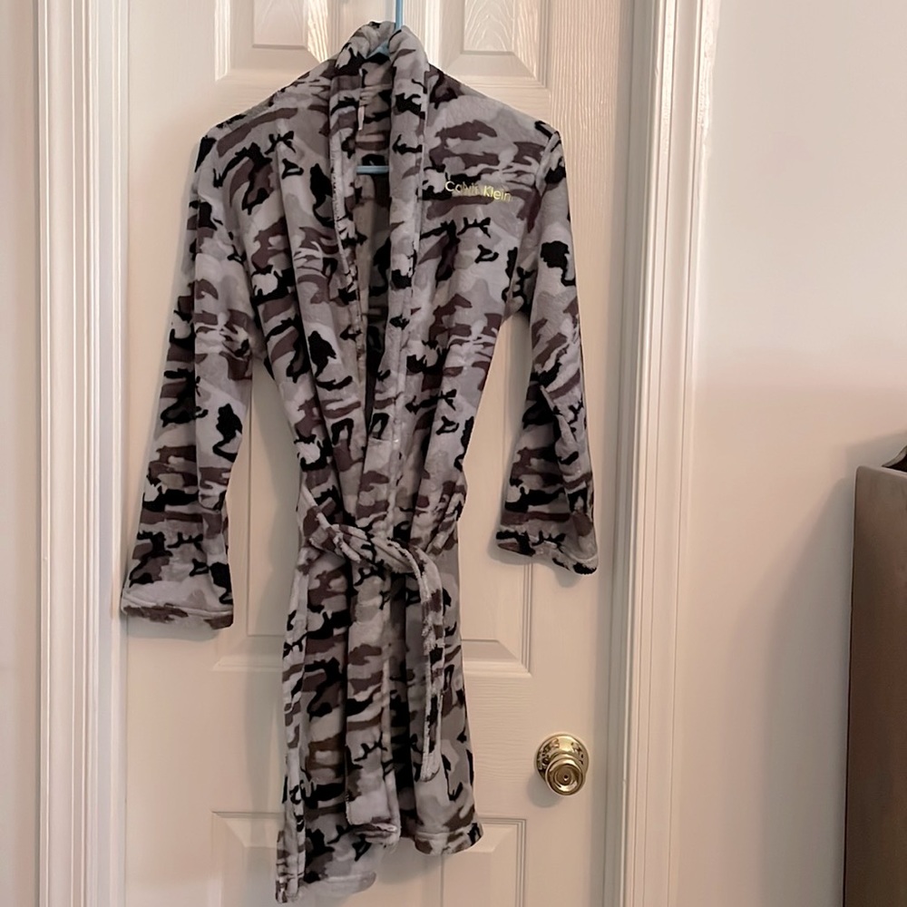 Boys Calvin Klein bathrobe gray camo gently worn